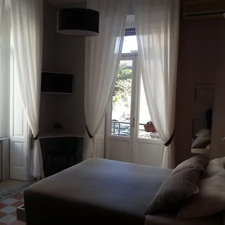 Marange Oda ve Kahvaltı Napoli